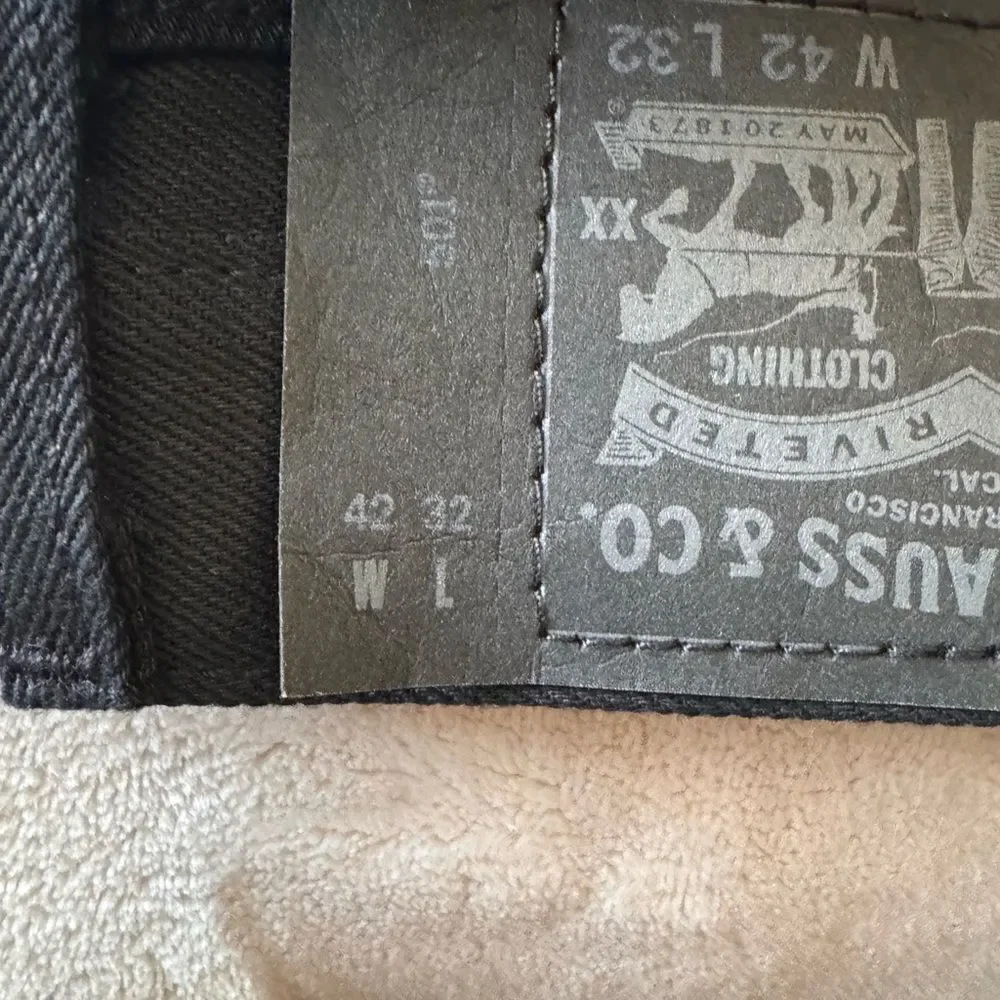 Levi's 501 Black Straight Leg Jeans Timeless Style